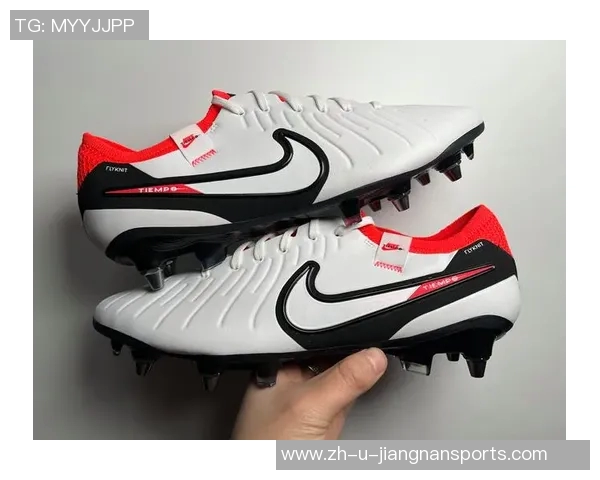 球星穿过的经典旧足球鞋再现足坛传奇风采